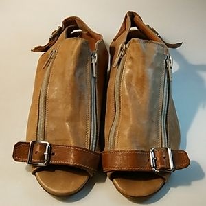 Raphael Italian Tan Leather Unique Zip Flats Sz. 6